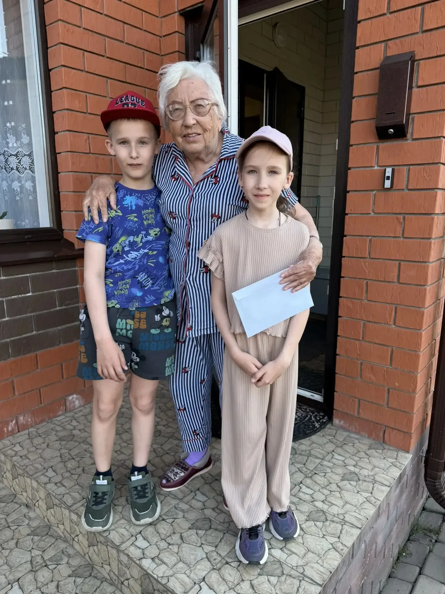 🌟 Наши педагоги и ученики поздравили ветеранов, тружеников тыла и детей войны с Днём Великой Победы 
