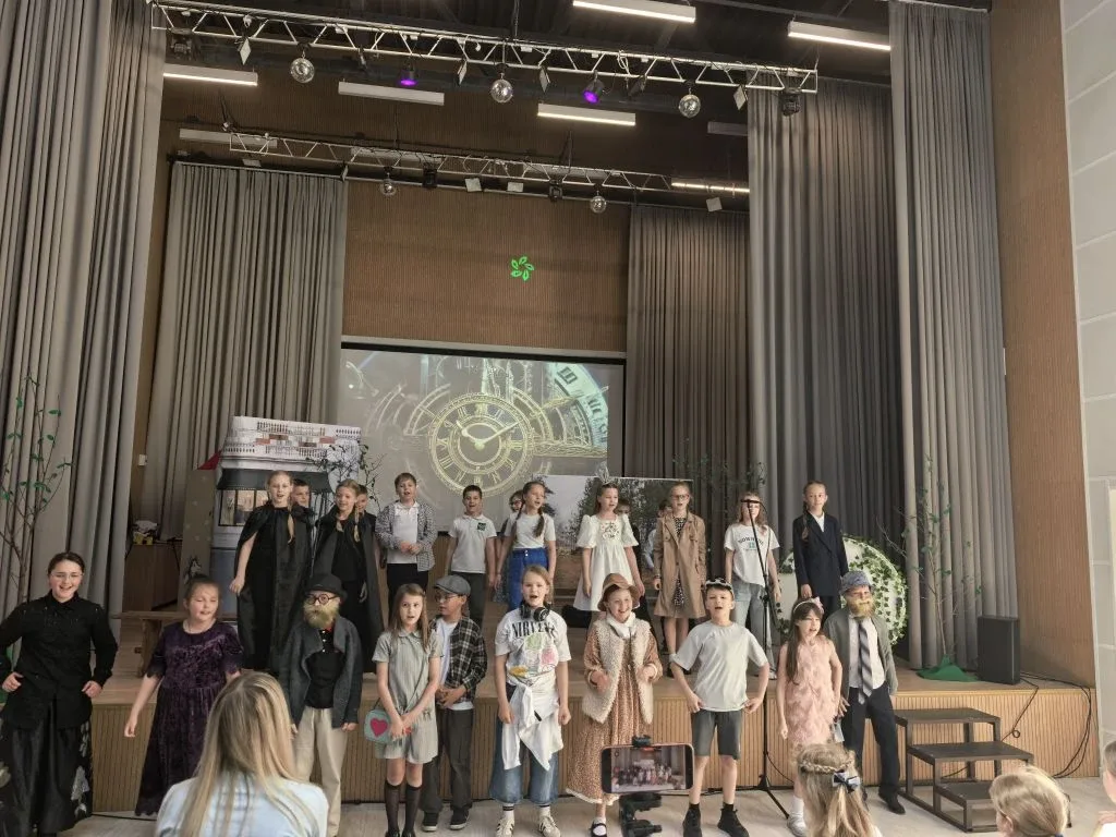 ✨ Волшебство на сцене: «Сказка о потерянном времени» в исполнении юных актёров! ✨ Вчера участники те