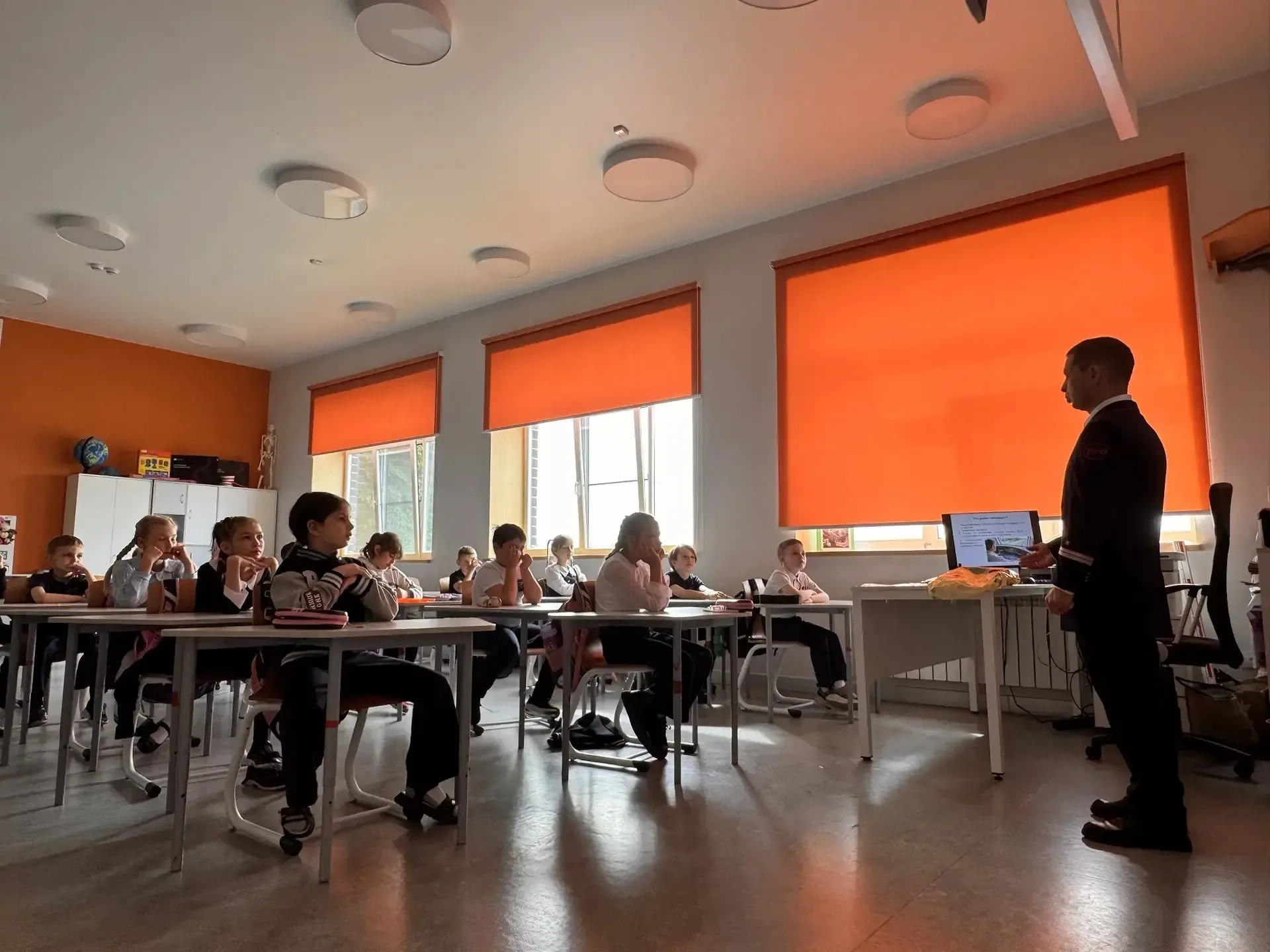 #МойПапаДаётУрок 🚂  В 1 «Б» классе прошло увлекательное занятие с папой ученика Санина Ивана - Санин