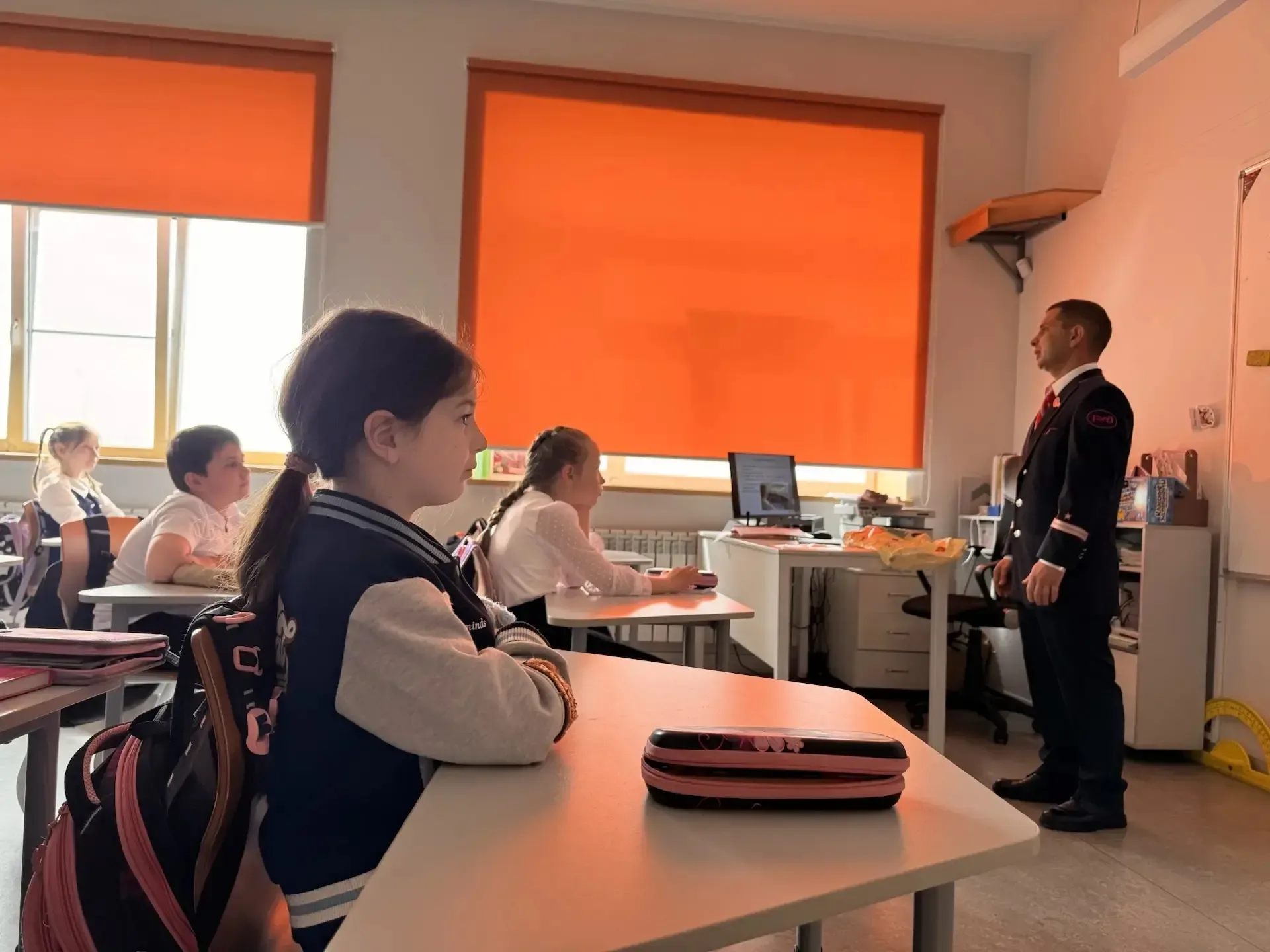 #МойПапаДаётУрок 🚂  В 1 «Б» классе прошло увлекательное занятие с папой ученика Санина Ивана - Санин