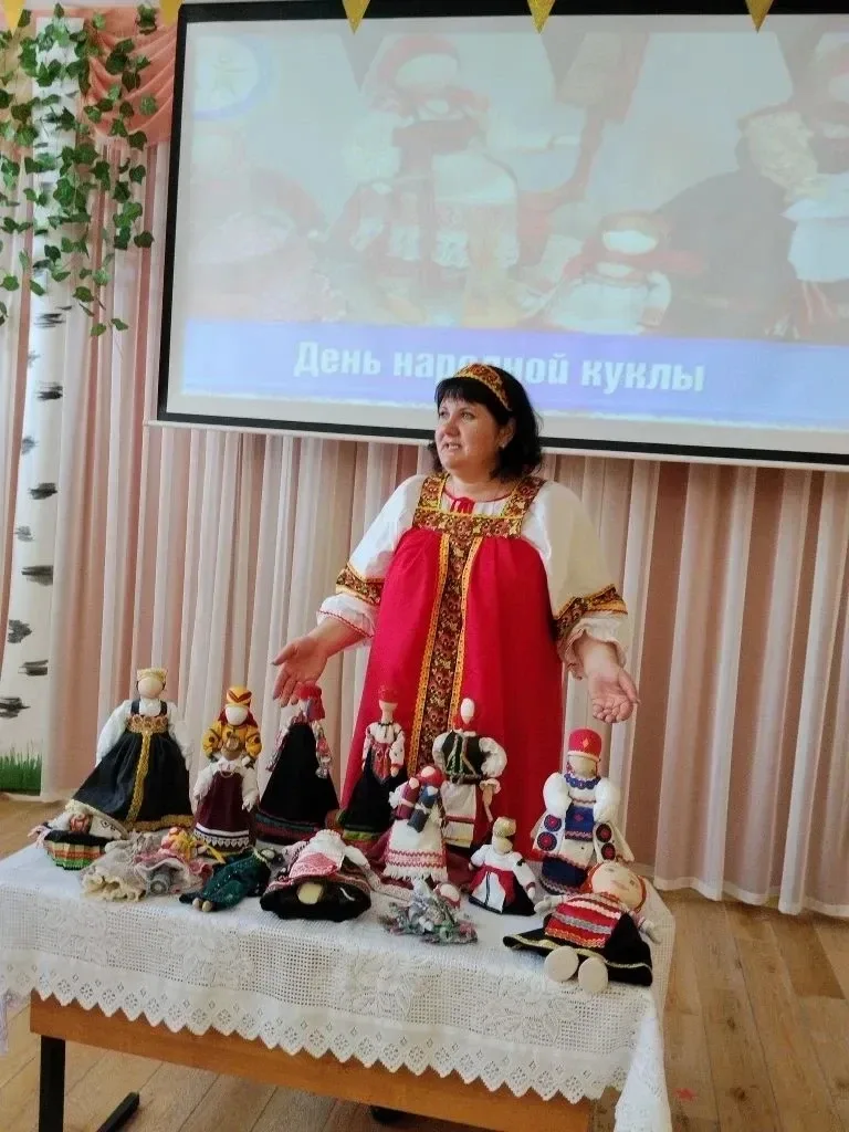 «ХРАНИТЕЛЬНИЦА ТРАДИЦИЙ: МАЛЕНЬКИЕ ВОЛШЕБНИКИ СОЗДАЮТ КУКОЛ» 🪆✨  14 мая в России отмечается трогател
