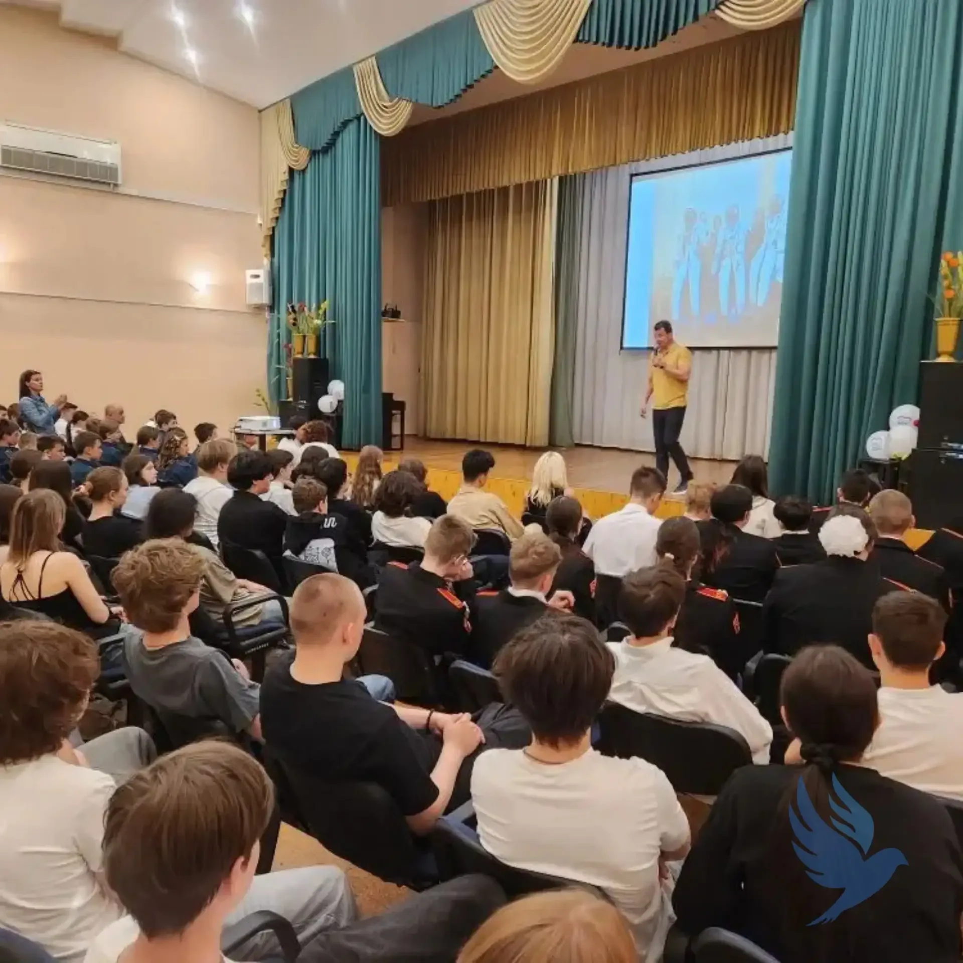 🚀 Урок мужества с Героем России и космонавтом Романом Романенко 🇷🇺  В нашей школе состоялась вдохнов