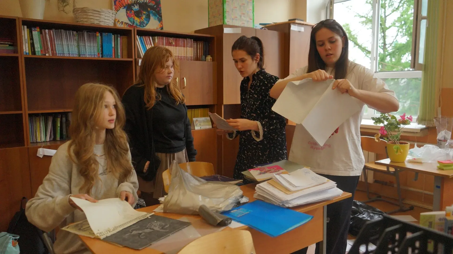 Как прошли наши субботники на Поварской, 14!   Год близится к концу, и в школе прошли традиционные с