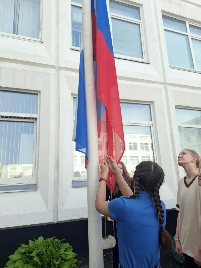 🇷🇺 Настраиваемся на продуктивные дни вместе!  Учебный год постепенно близится к завершению — впереди