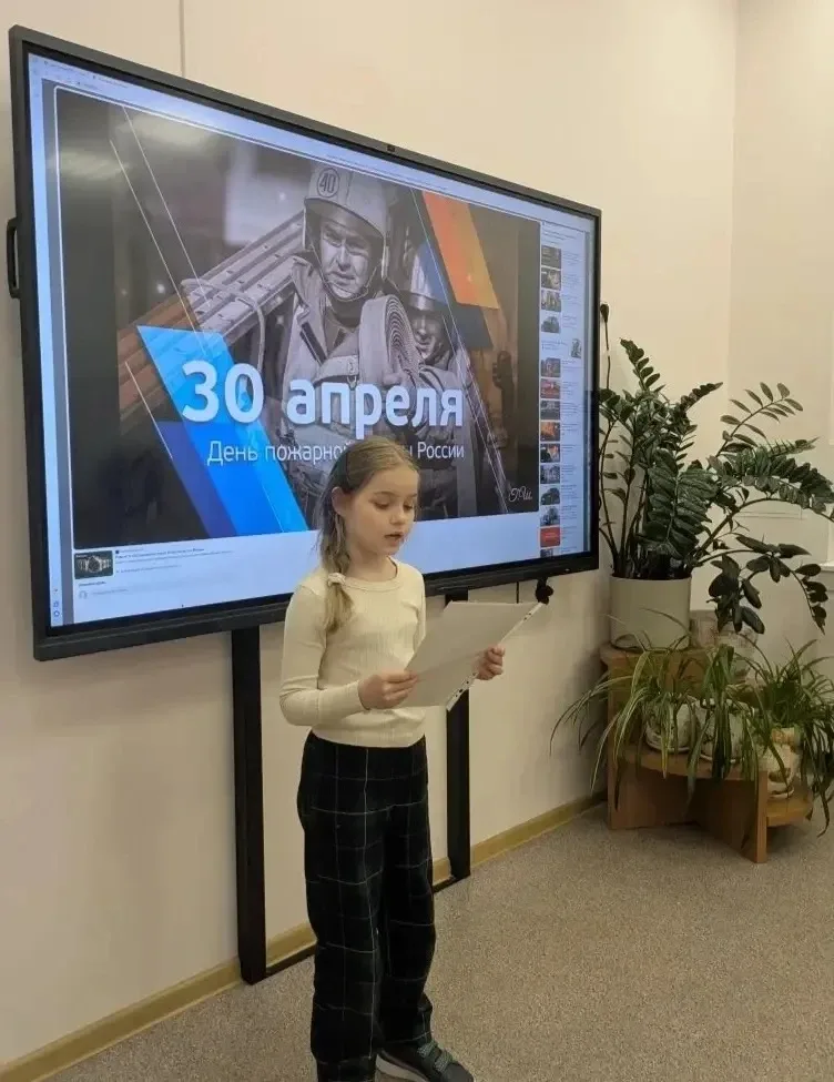 Продолжая тему Дня пожарной охраны России, тематические занятия прошли и в Школе Ломоносова  🚒 Сегод