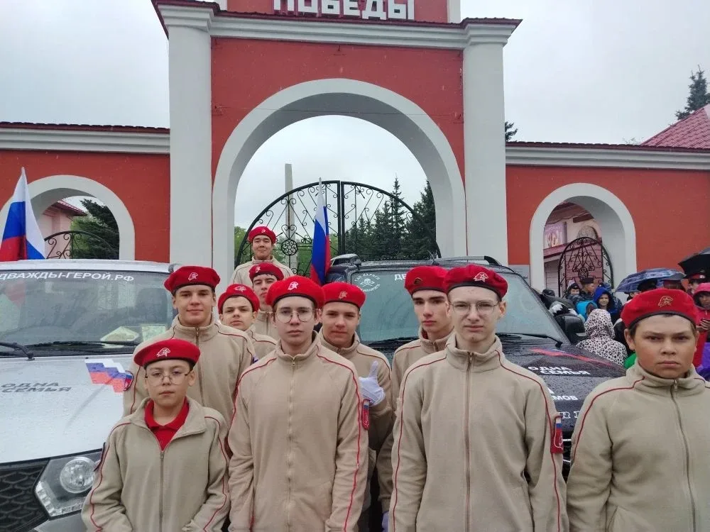 Сегодня наши юнармейцы из 5 и 8 классов приняли участие в важном и трогательном событии – митинге в 