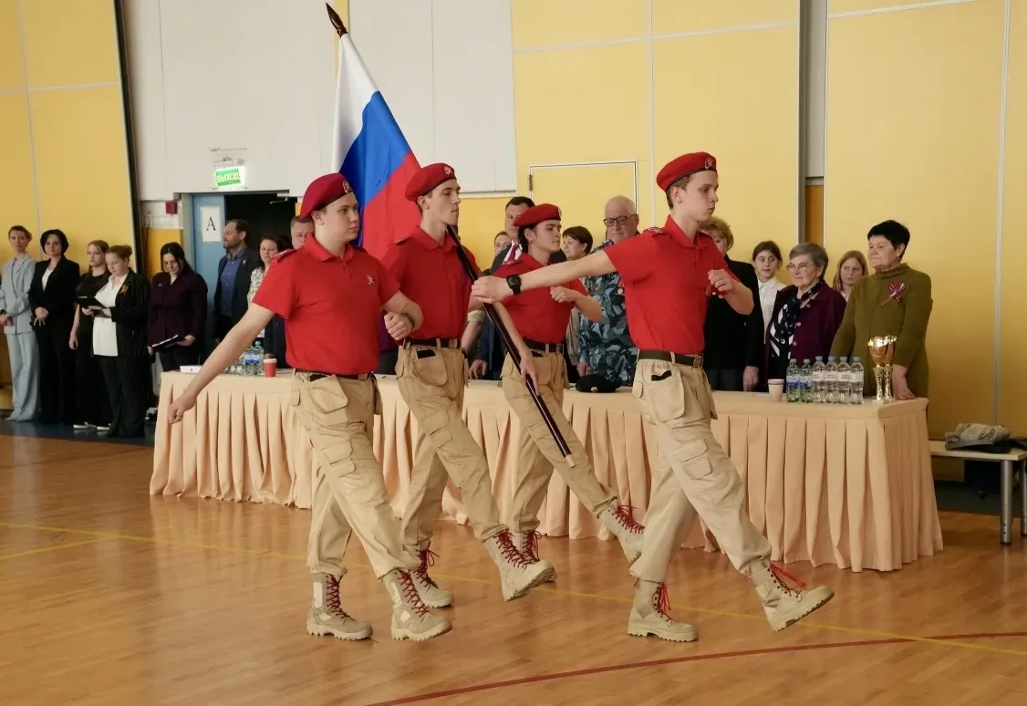 НОВОСТИ 🆕  Наш школьный фестиваль «Классики» завершился масштабным событием — смотром строя и песни,