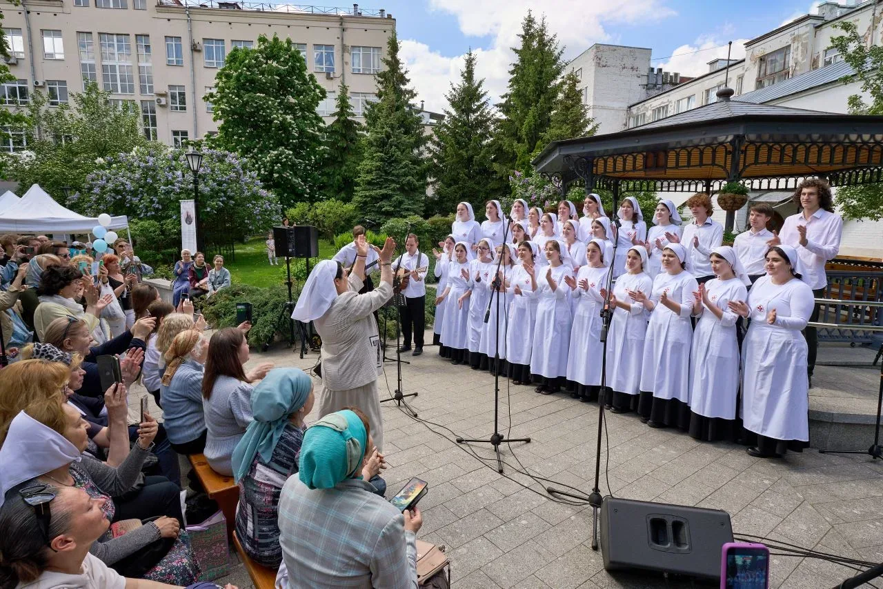 «Созвучие сердец» на фестивале добра «Белые крылья 2026»  ✨ Сегодня студенты нашего колледжа стали ч