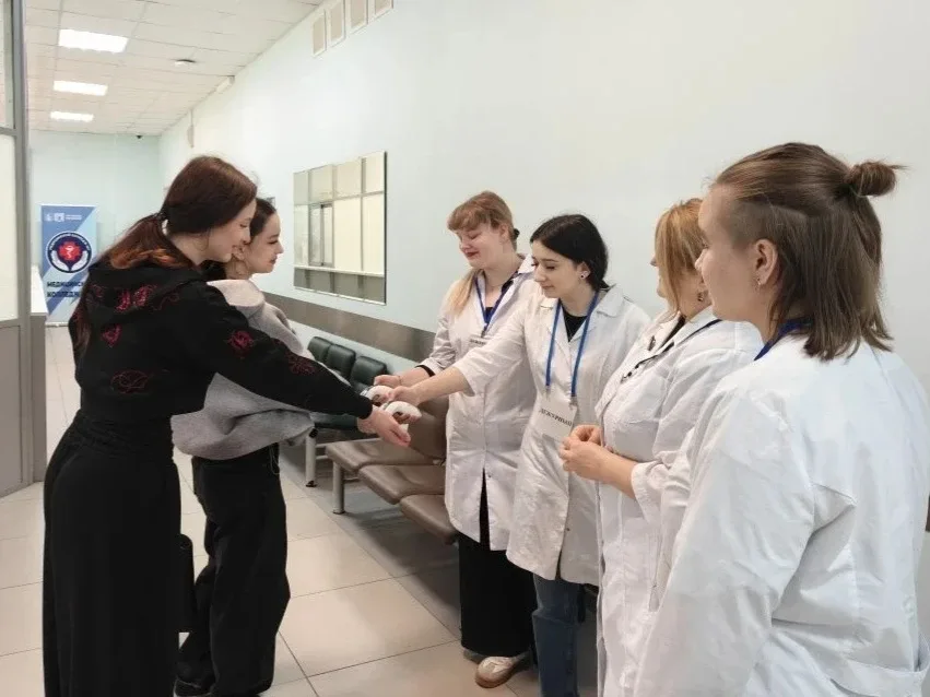 Маршрут построен: один день с советником  1️⃣ Быть советником директора по воспитанию в медицинском 