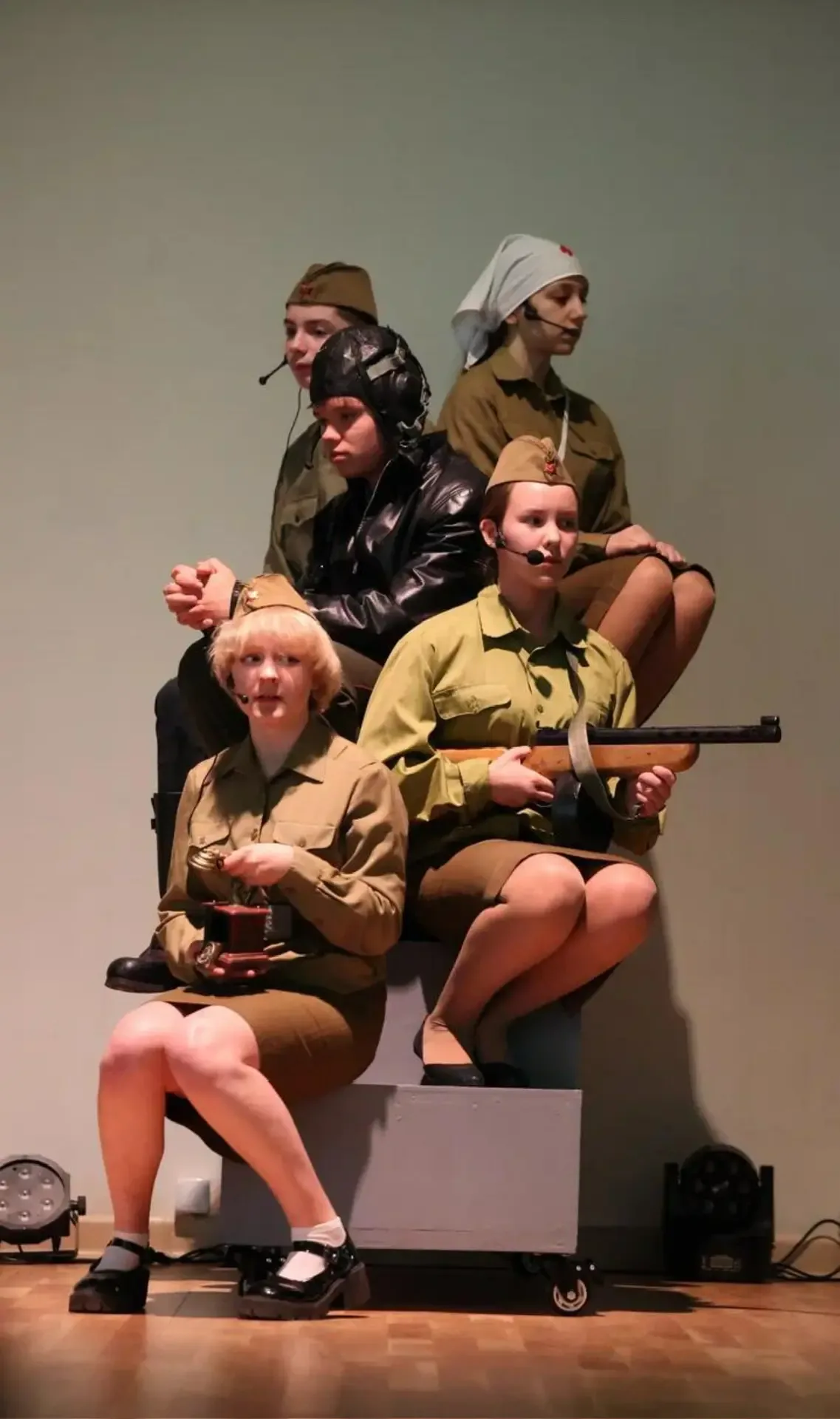 Вспоминая прошлое, чтим настоящее: Линейка памяти в нашей школе  🎗️В преддверии великого праздника в