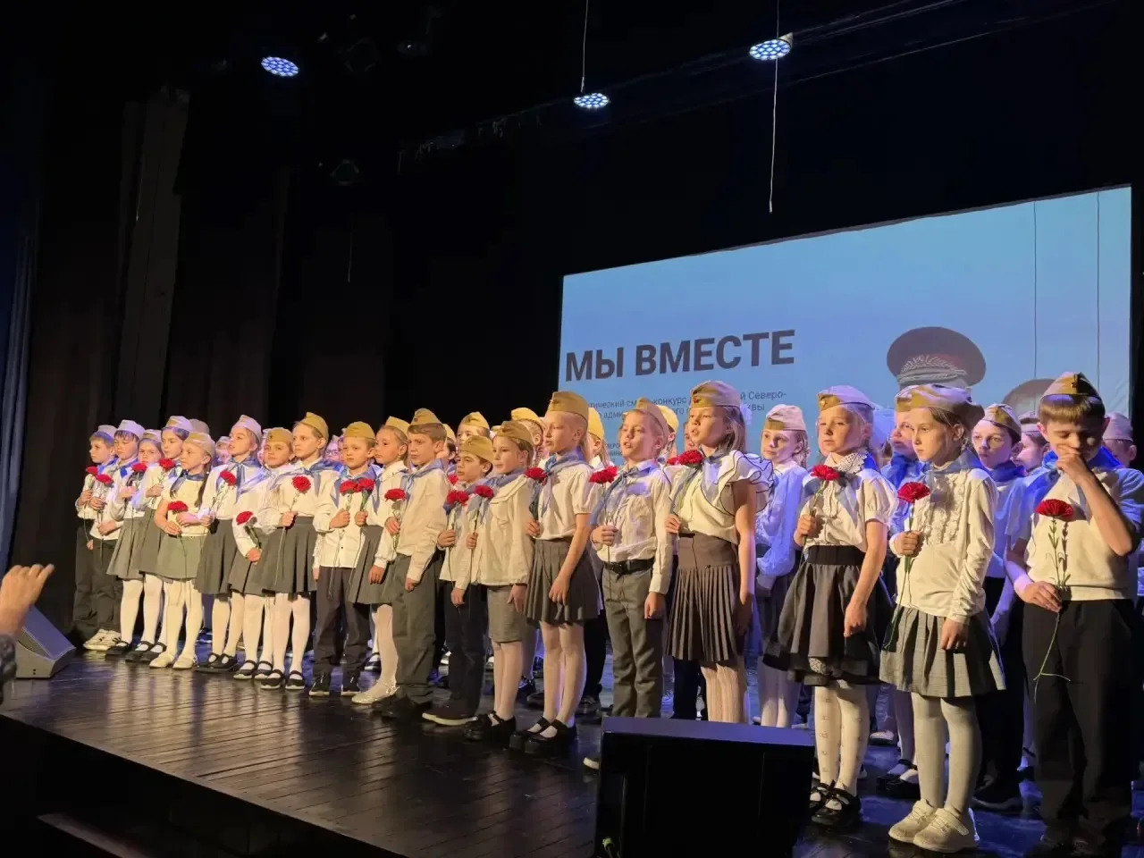 🎭 Финал конкурса #МЫВМЕСТЕ — уже большая победа!  🌟 Ребята из 2 «Б» и 2 «Д» классов достойно выступи