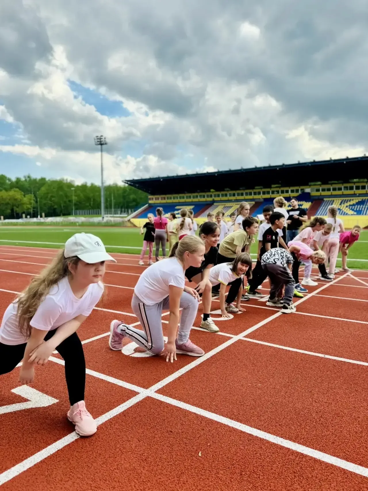 🏆 Быстрее. Выше. Сильнее!  🏃‍♂️ Стадион буквально замер в ожидании стартов! Команды 2«В» и 3«Г» клас