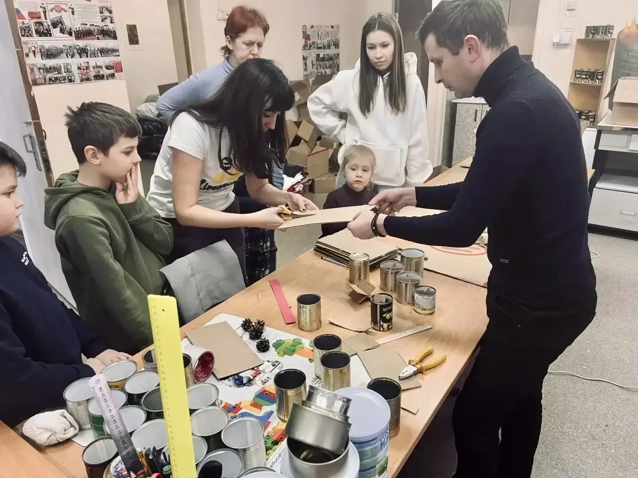 КОГДА СОВЕТНИК - ДРУГ,  а в сердце вся школа  Всем привет! Мы, Константин Литвинов и Лера Фойчук из 