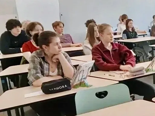 СВЯЗЬ ВРЕМЕН урок мудрости и памяти в стенах нашей школы  🤓 В современном мире, где информация летит