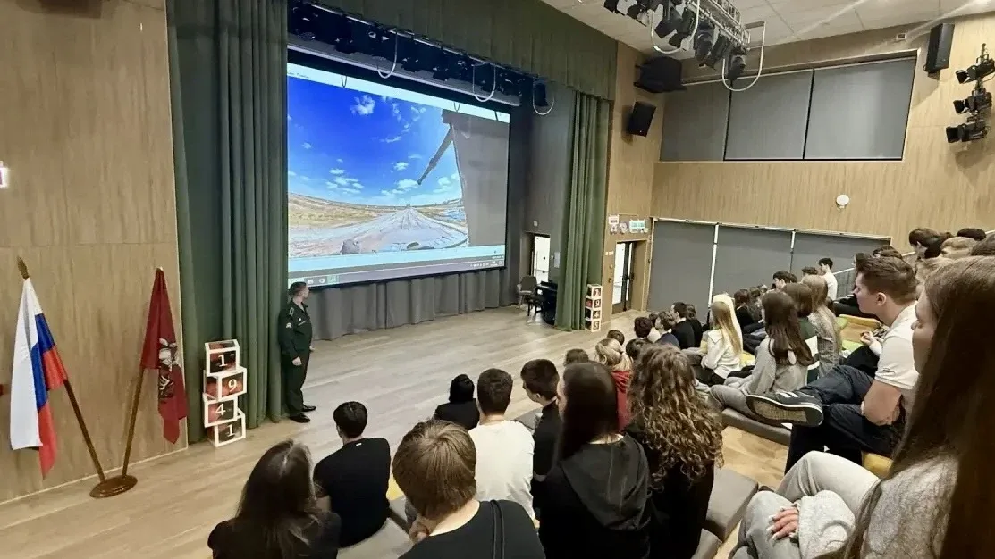 КРЕМЛЕВСКИЕ КУРСАНТЫ В ГОСТЯХ У ШКОЛЫ  🏫 В школьном здании 2-я Гражданская улица, дом 2 нашего Образ
