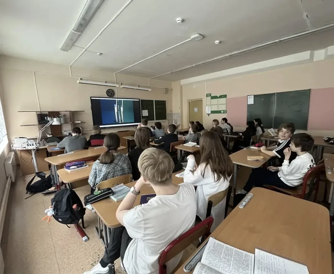 Наш педагог-психолог провёл занятие в 6 классе, посвящённое теме поведения в конфликтах и важности д