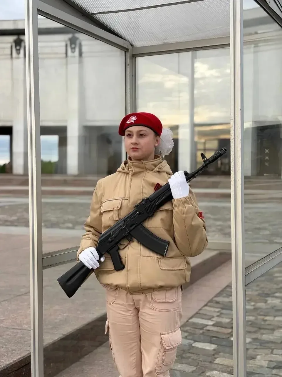 🇷🇺 Наш юнармеец - на Посту в ночь Победы!  В ночь с 8 на 9 мая на Поклонной горе юнармейцы и кадеты 