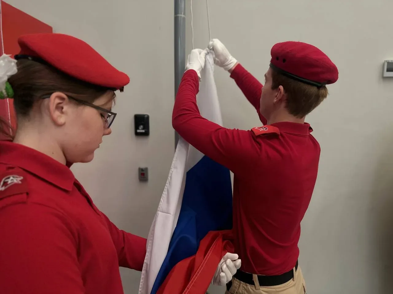 🇷🇺 Поднятие флага  После празднования Великой Победы мы возобновили торжественную церемонию в актово