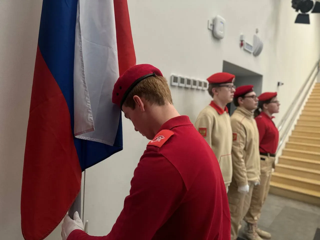 🇷🇺 Поднятие флага  После празднования Великой Победы мы возобновили торжественную церемонию в актово
