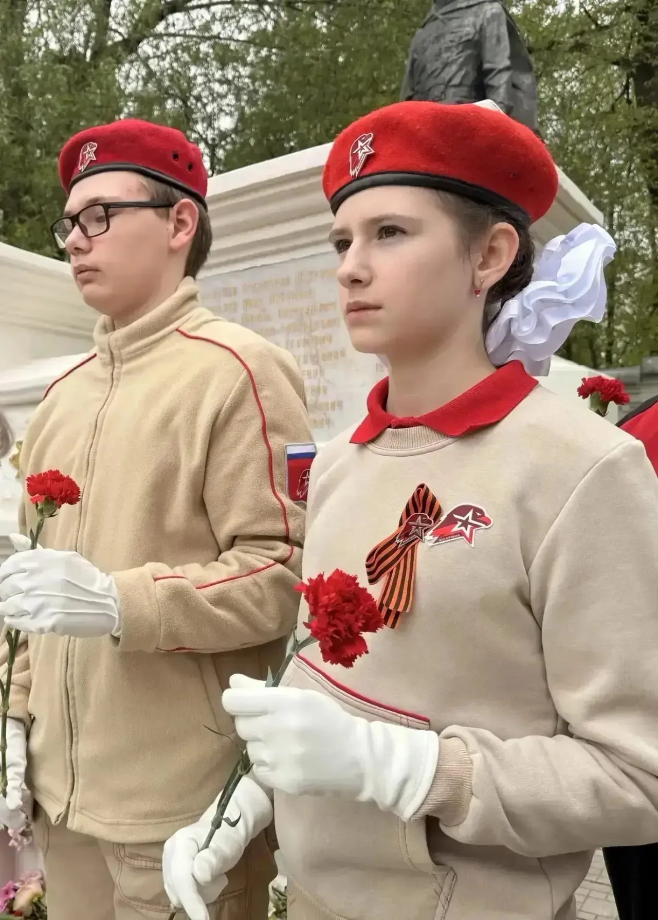 🇷🇺 9 мая в Строгино  Юнармейцы отряда имени Героя РФ Евгения Журавлева (Школа 705) вместе с координа
