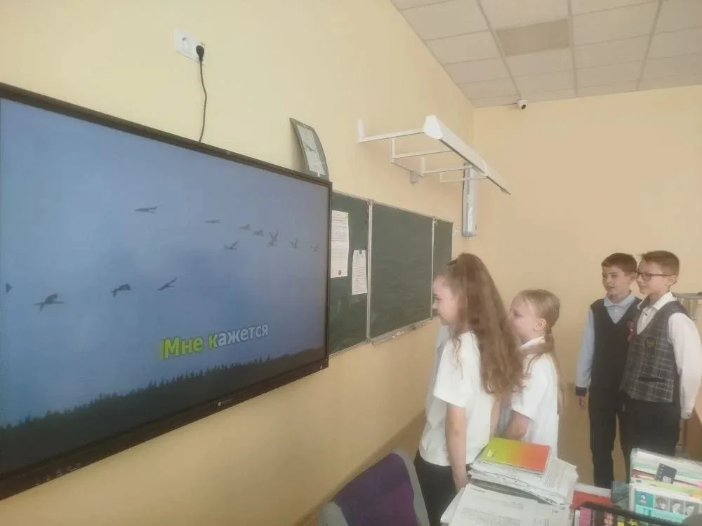 Ученики 5"А" класса готовились к празднованию 9 мая всю неделю.   Сначала поучаствовали в акции "Окн