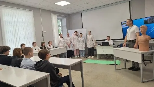 В рамках проекта «Школа юного медика» 13 мая 2026 года состоялось очередное занятие со школьниками н