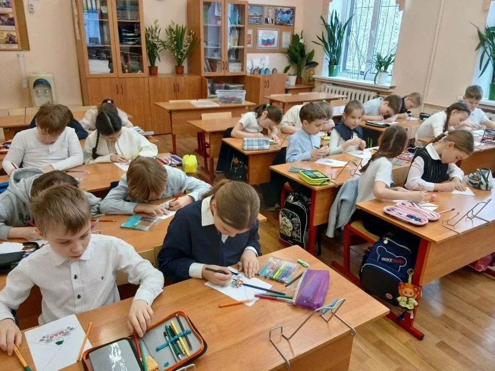 ✉️ Участие в акции «Письмо ветерану» и «Письмо солдату»   🌟 Учащиеся объединения «Оригами» и ученики