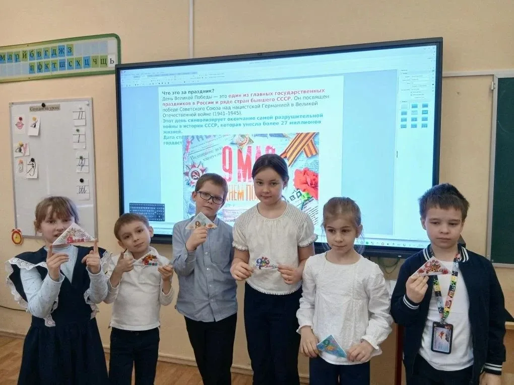 ✉️ Участие в акции «Письмо ветерану» и «Письмо солдату»   🌟 Учащиеся объединения «Оригами» и ученики