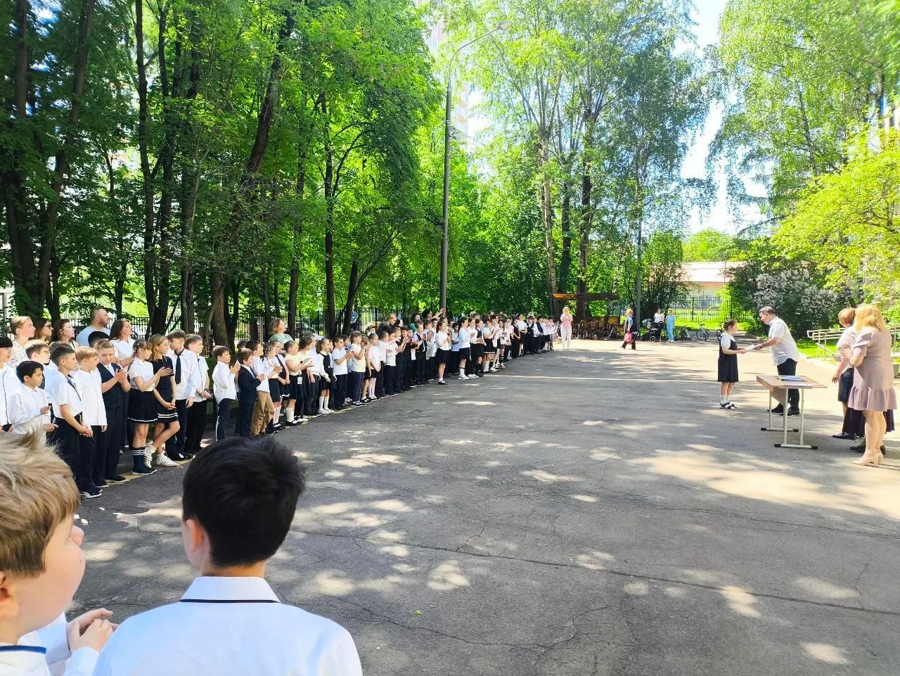 ✨Торжественное завершение учебного года!   🏆В нашей школе прошли яркие и трогательные линейки, посвя