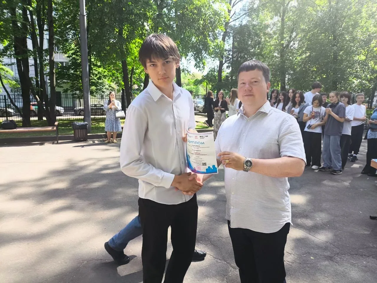 ✨Торжественное завершение учебного года!   🏆В нашей школе прошли яркие и трогательные линейки, посвя