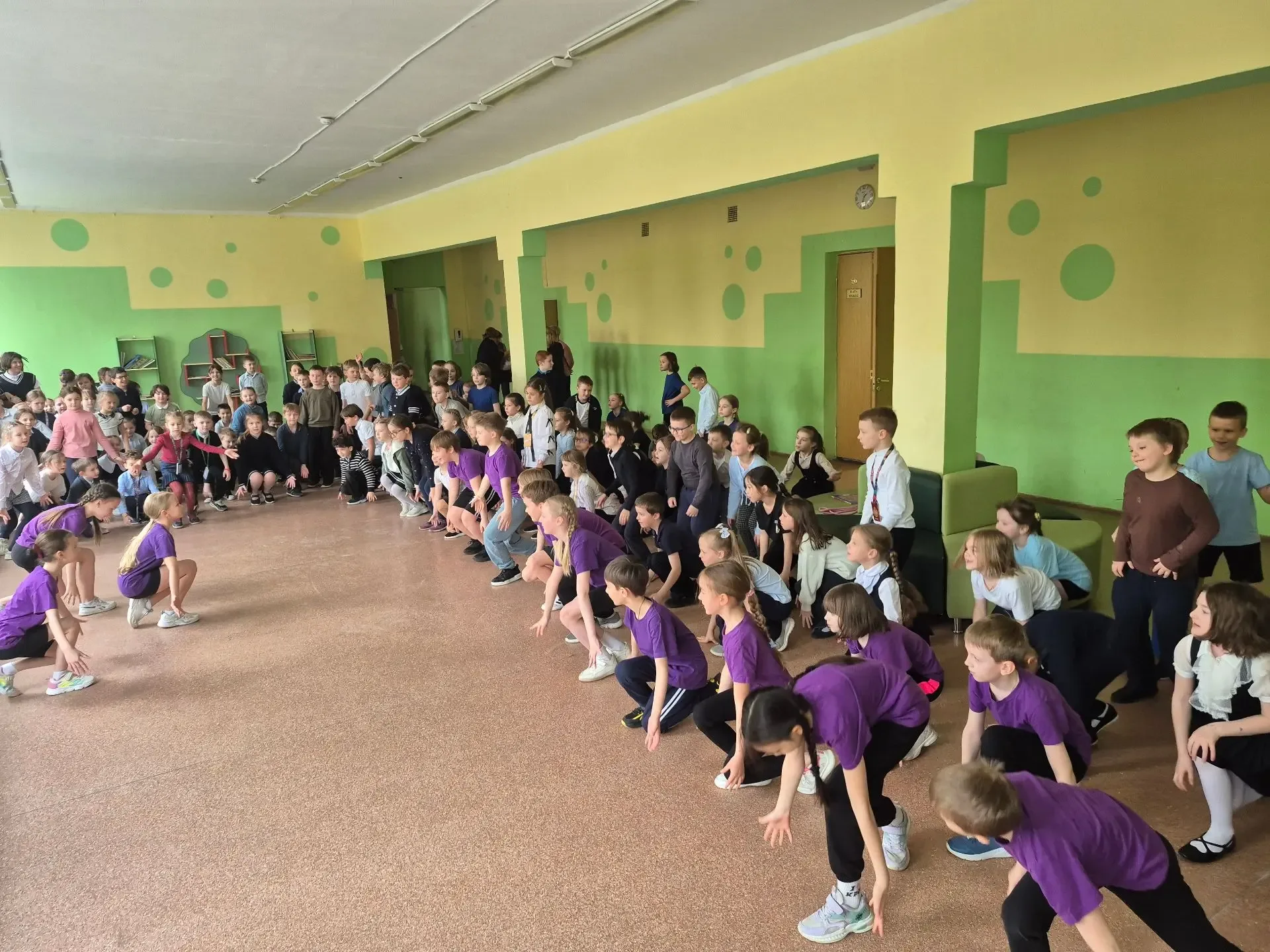 🔥В рамках декады физической культуры прошел флешмоб для младших школьников!   ✨Ученики первых и втор