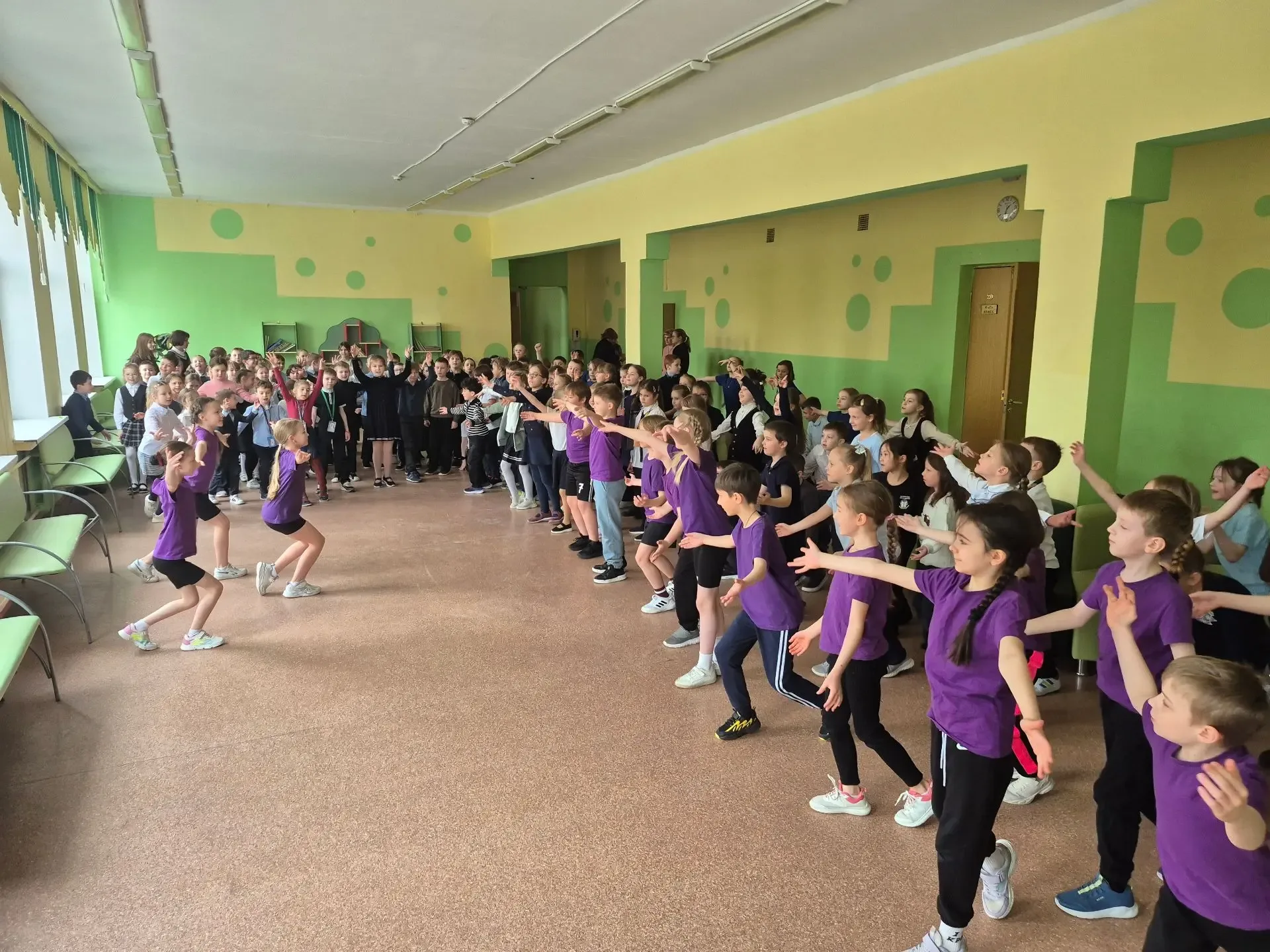 🔥В рамках декады физической культуры прошел флешмоб для младших школьников!   ✨Ученики первых и втор