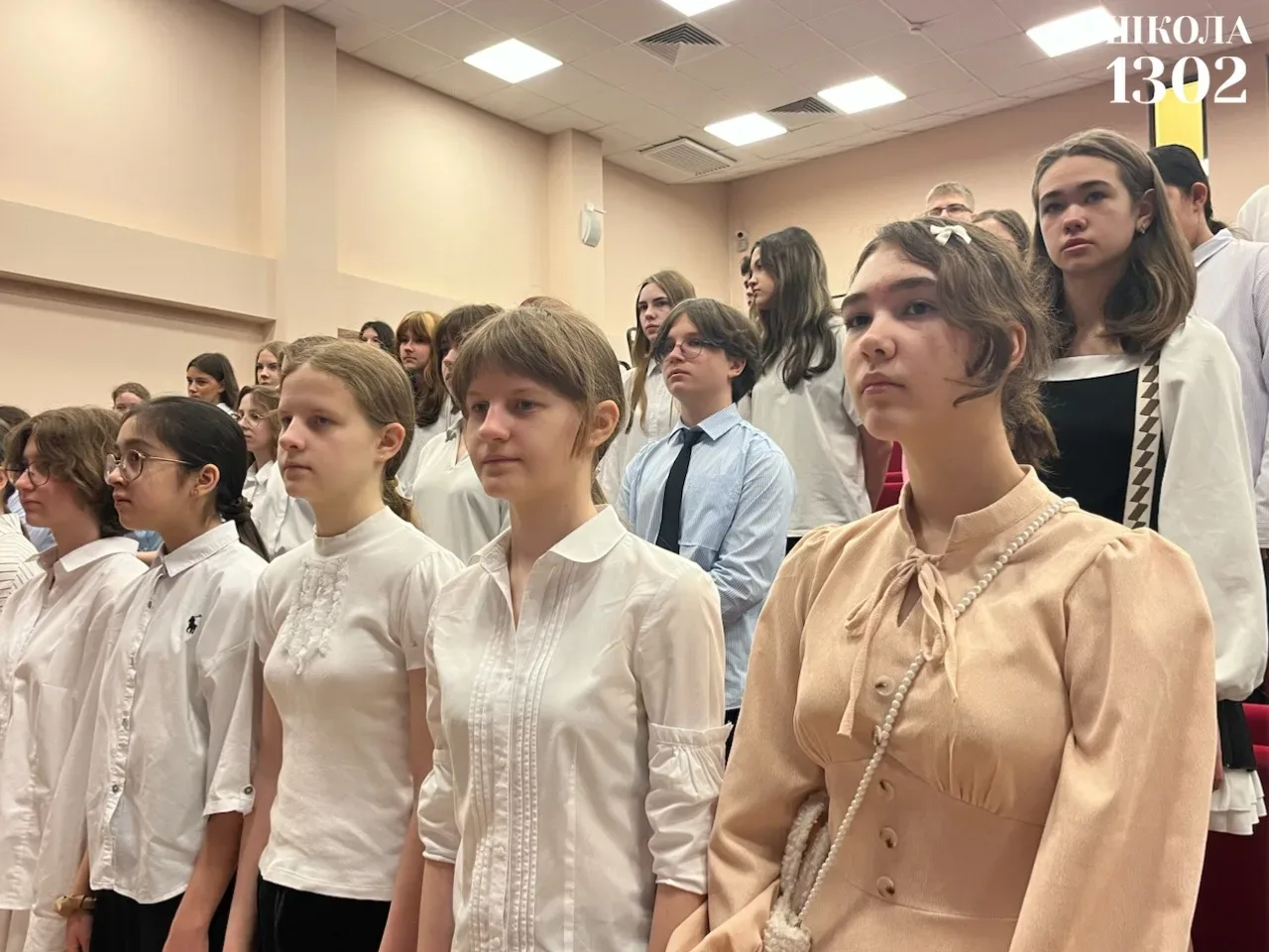 🇷🇺 Добрые традиции понедельника! По традиции мы начали учебную неделю с церемонии поднятия флага и и