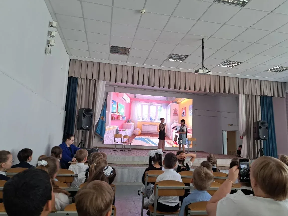 🎭 Наши юные актеры подарили зрителям настоящую сказку!  21 мая состоялся отчетный спектакль «Цветик-