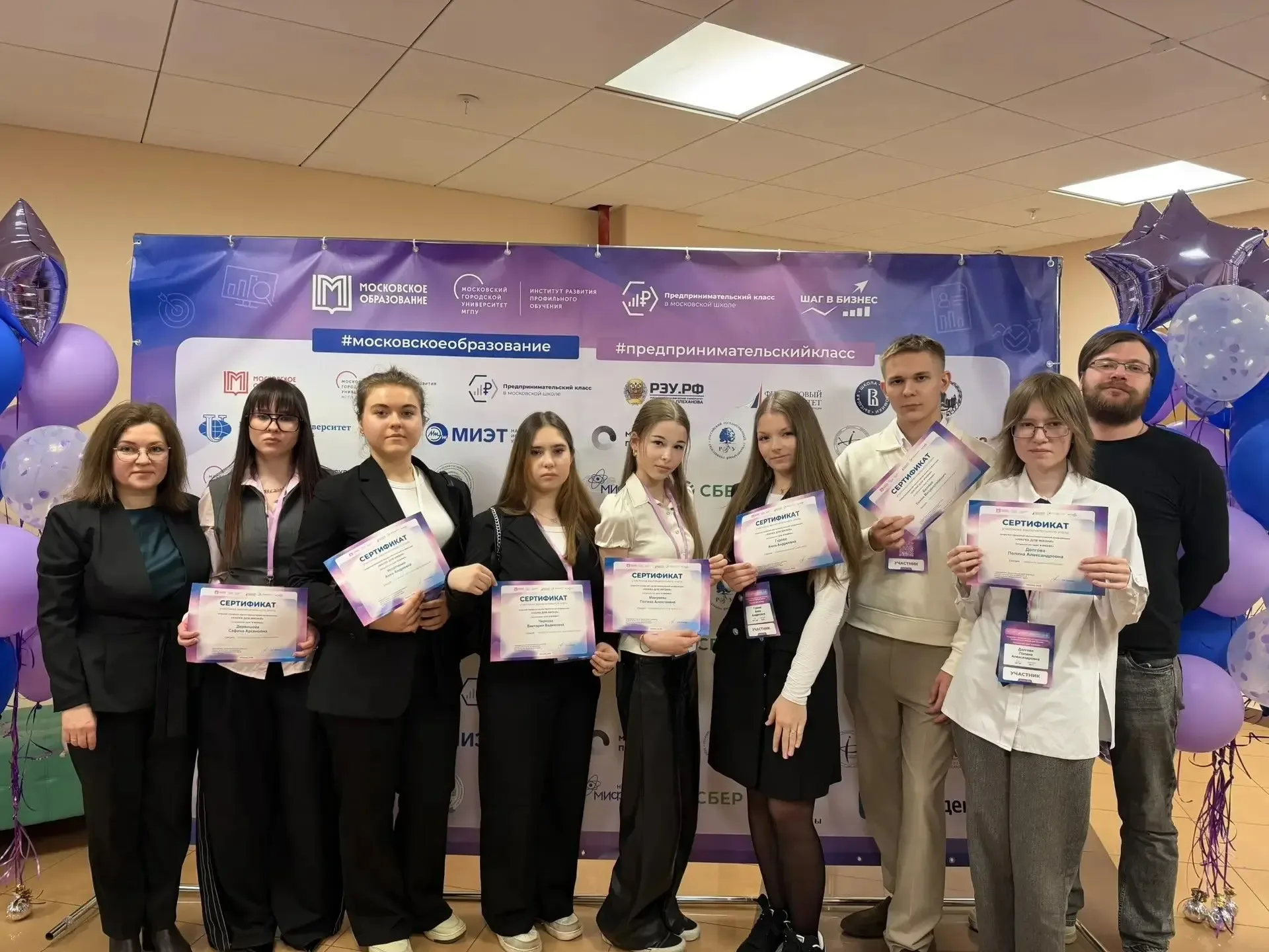 🎓 10-А класс на конференции «Наука для жизни»  📈 Ученики 10-А успешно выступили на научно-практическ