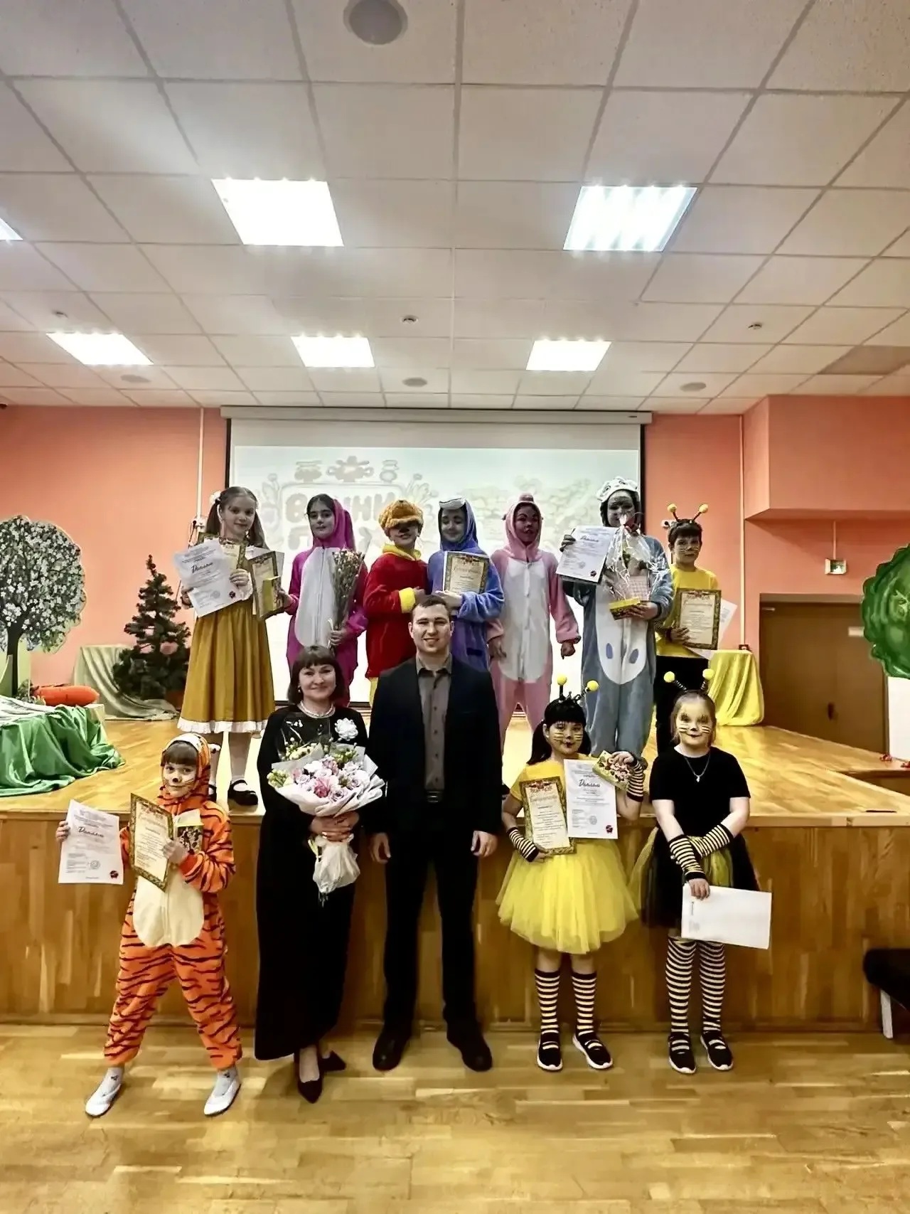 ✨ В школьной театральной студии «Мир фантазий» состоялась премьера спектакля «День рождения ослика И