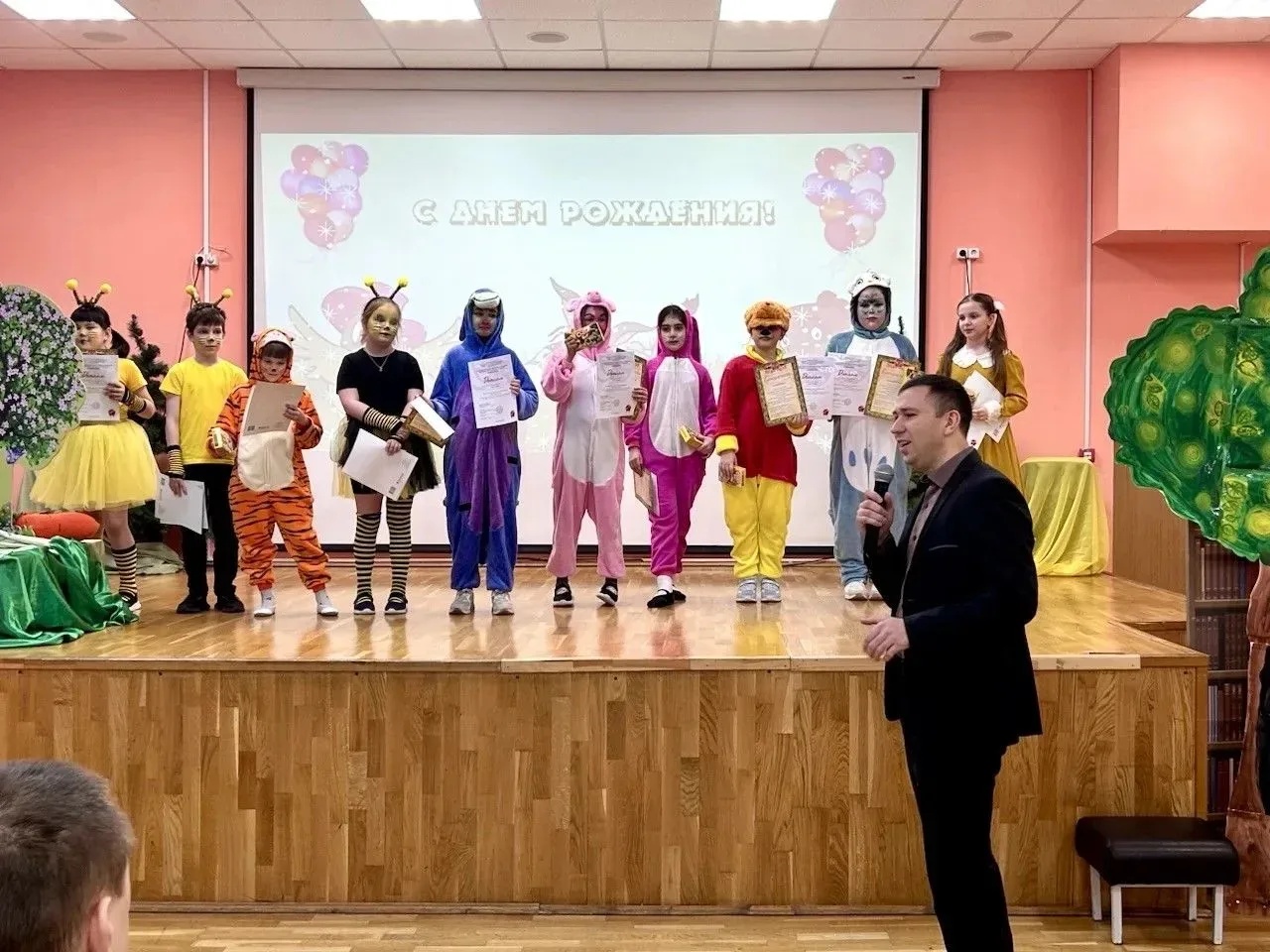 ✨ В школьной театральной студии «Мир фантазий» состоялась премьера спектакля «День рождения ослика И