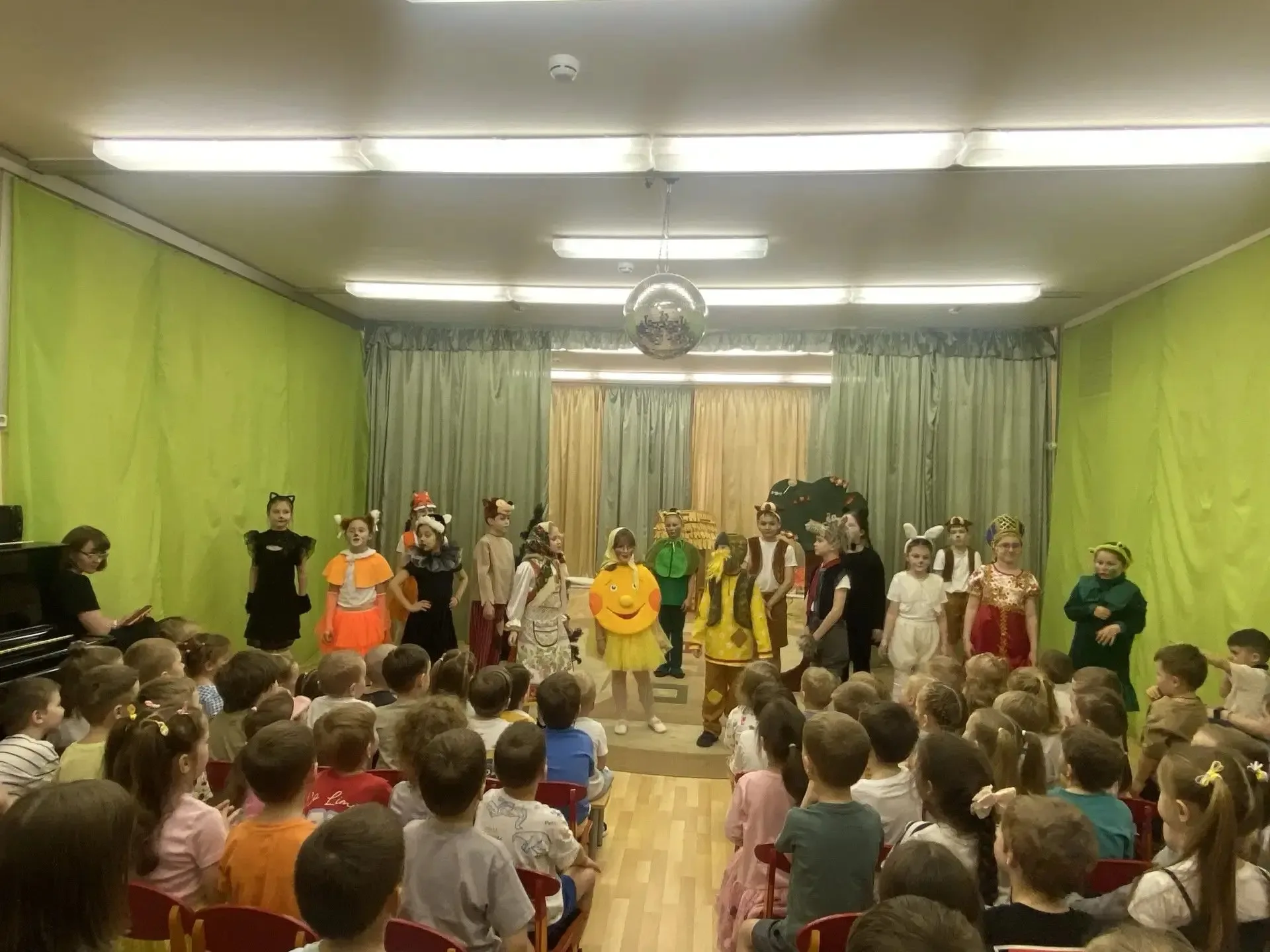 🎭 Театральный сезон завершён — и завершён ярко!  👏 Театральная студия «Мир фантазий» представила фин