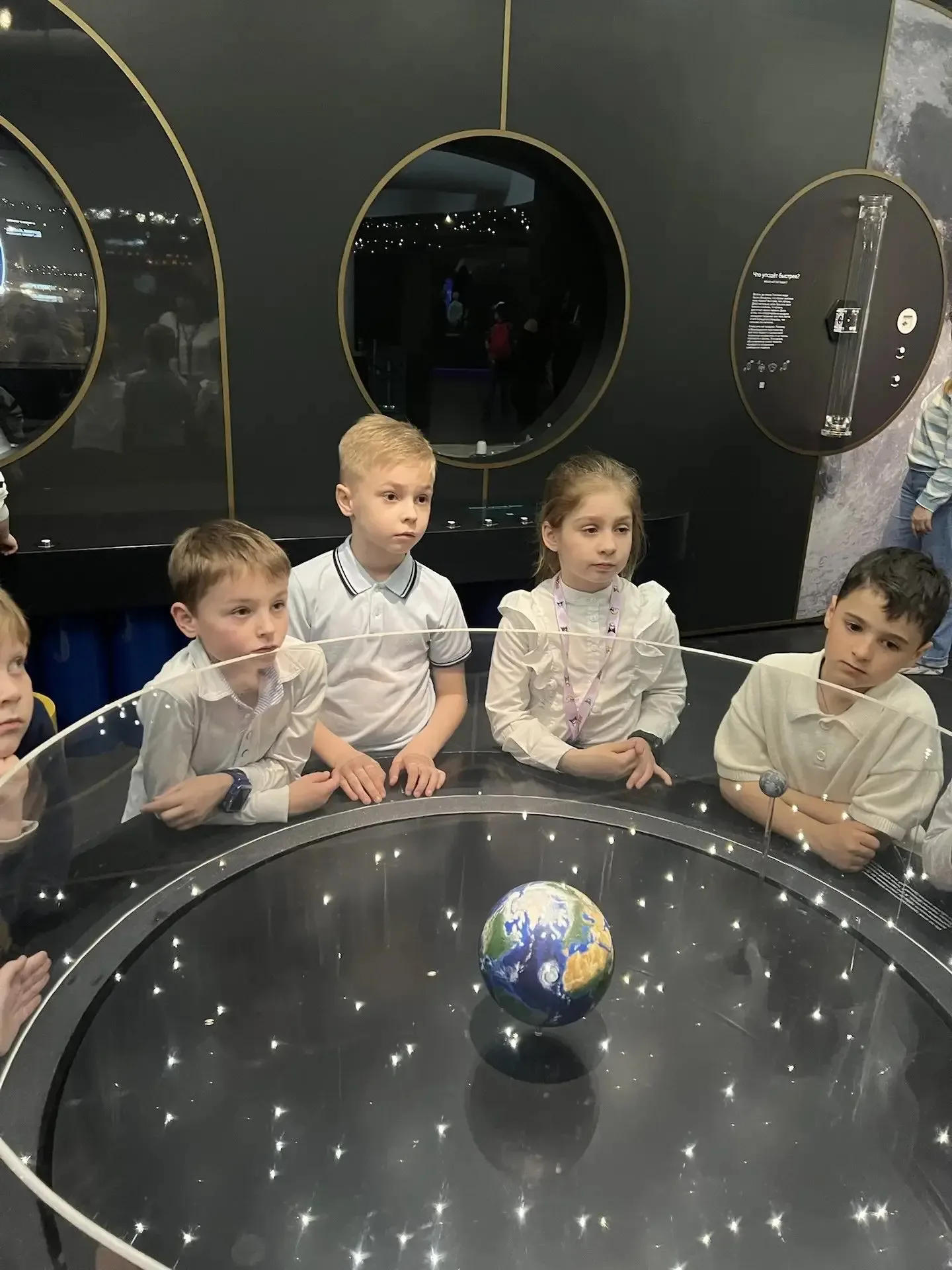 🤩 Первоклассники отправились в Лунариум!  🚀 Ученики 1-З класса посетили интерактивный Лунариум — про
