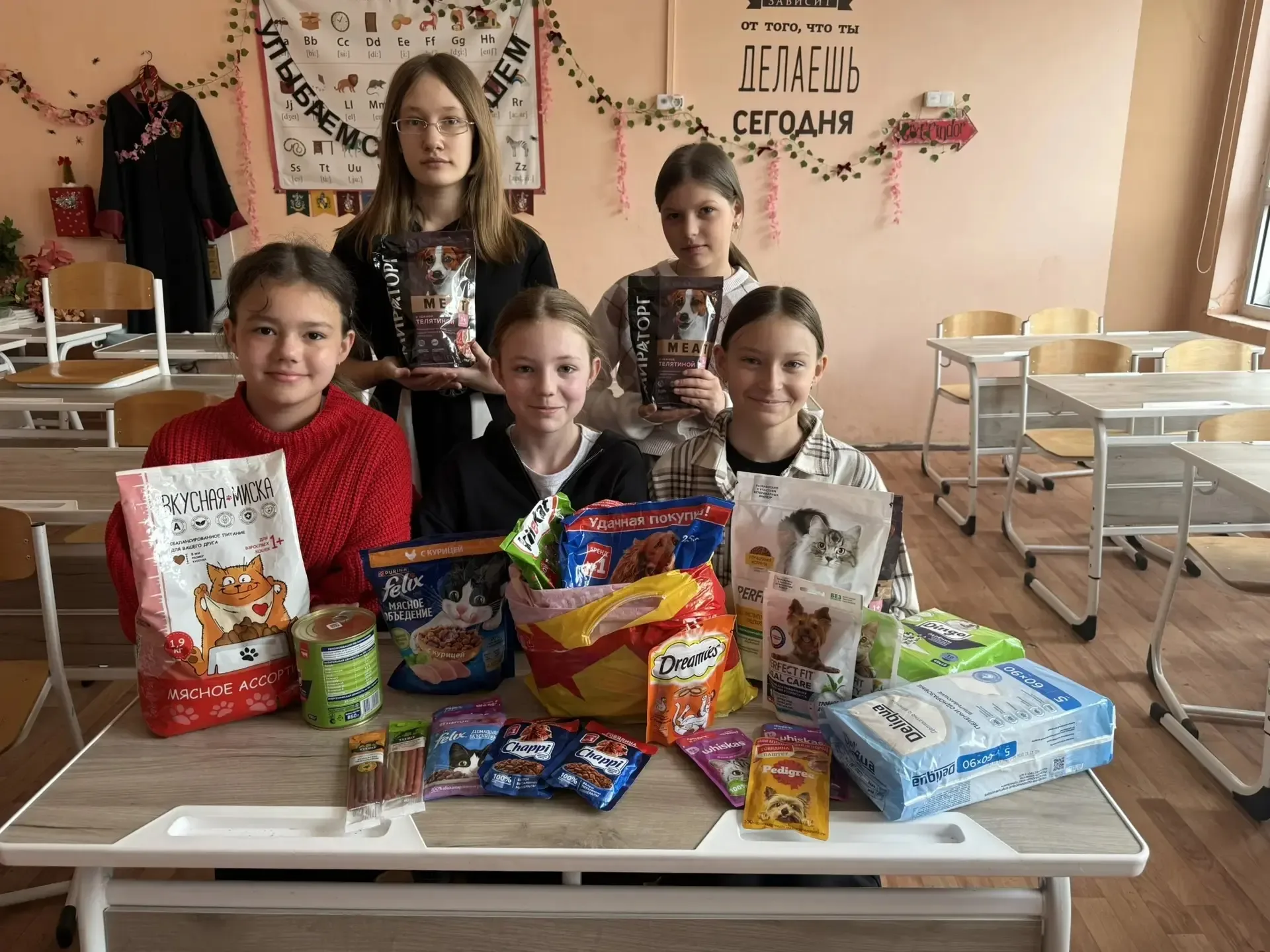 🐾 «Лапа помощи»!  В нашей школе уже не первый год проходит Всероссийская акция «Лапа помощи». Собира