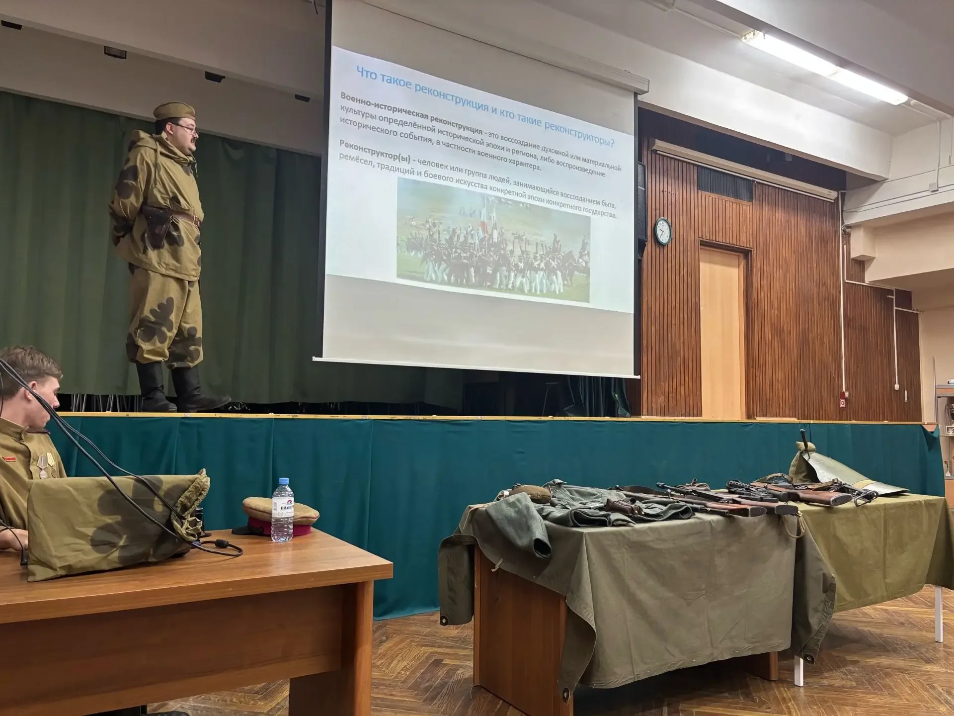 ✨ВОЕННО-ИСТОРИЧЕСКИЙ КЛУБ  🎓Ученик 11 класса Тимофей не первый год является участником Военно-истори