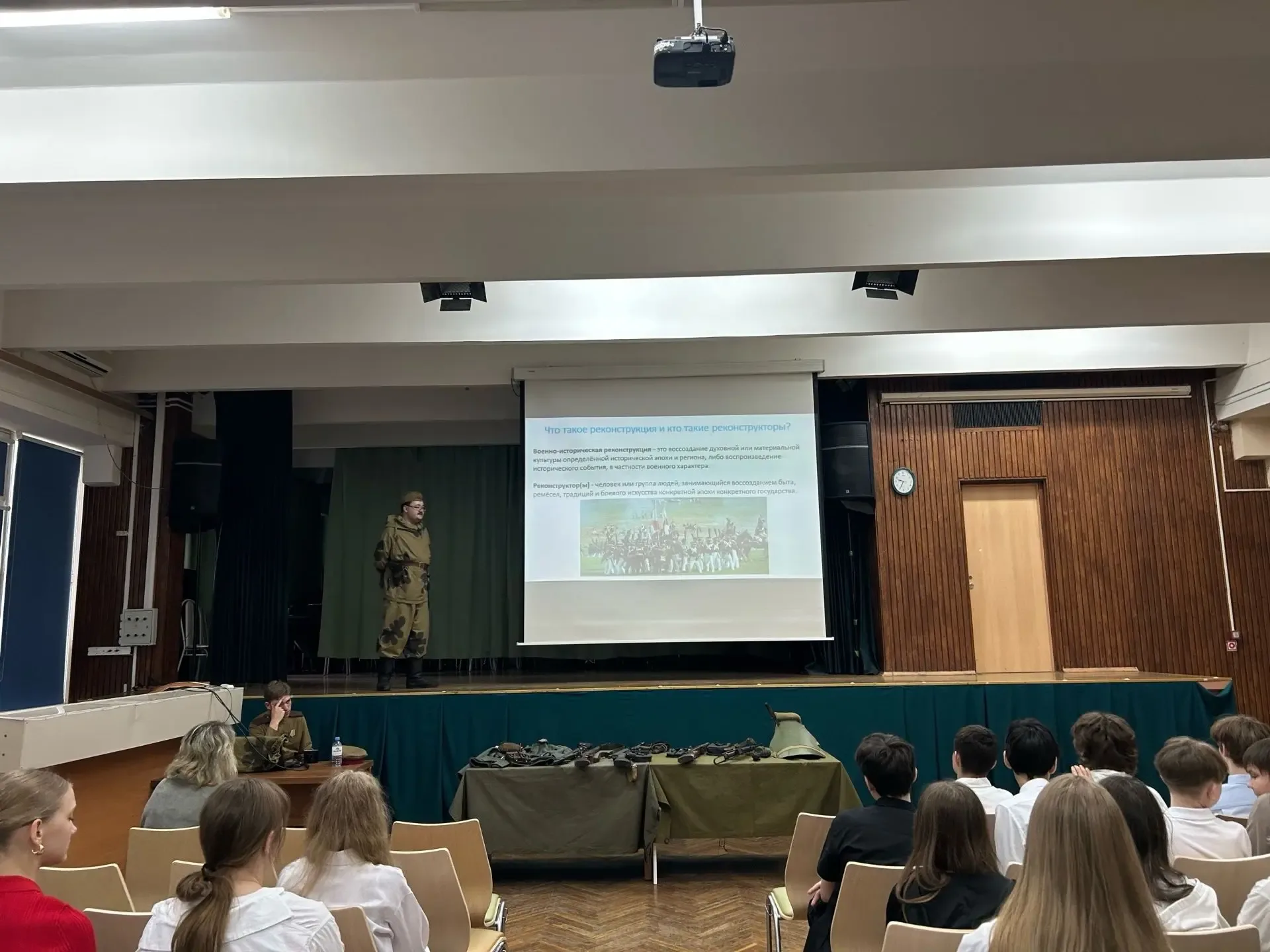 ✨ВОЕННО-ИСТОРИЧЕСКИЙ КЛУБ  🎓Ученик 11 класса Тимофей не первый год является участником Военно-истори