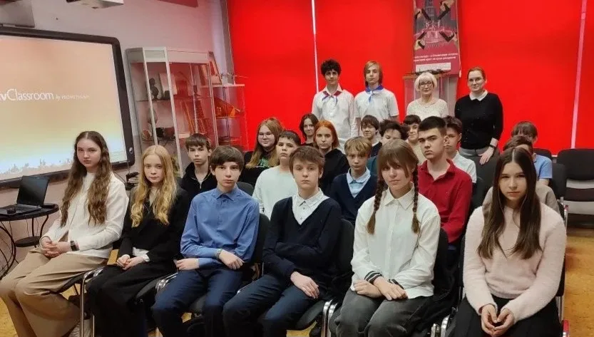 В комплексном школьном музее «Из прошлого в настоящее» состоялся музейный урок «Живая память: ко Дню