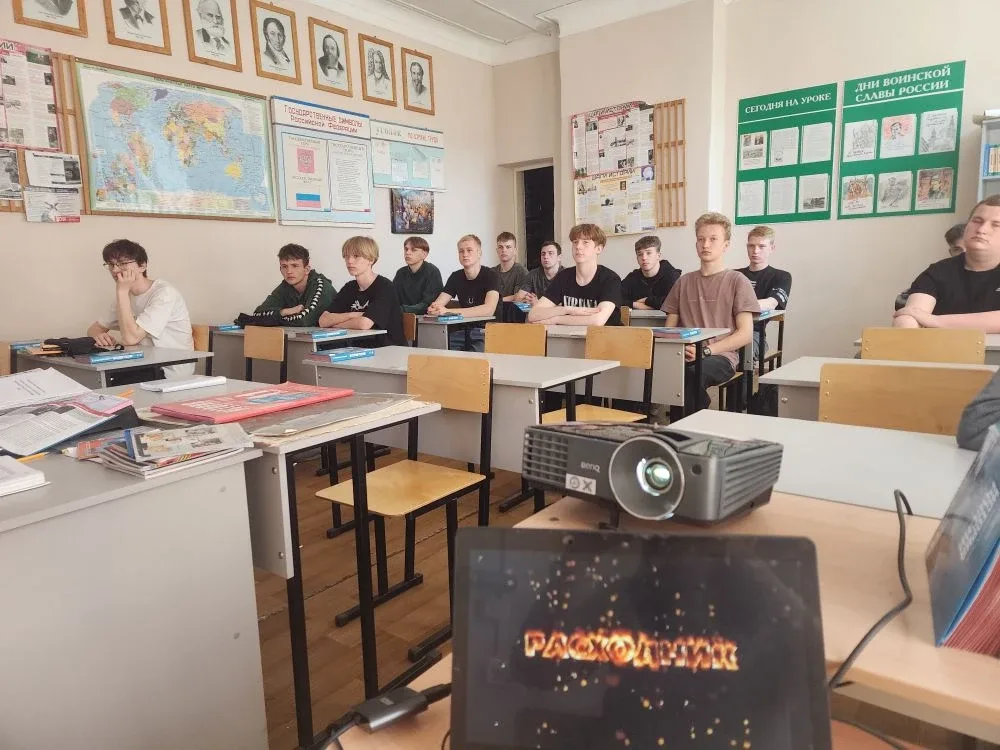 Обучающиеся Клинцовского филиала БТЭиР посмотрели короткометражный фильм «Расходник».  В современном