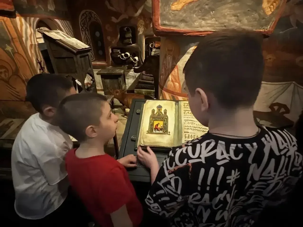 #сКлассомКлассно  ПУТЕШЕСТВИЕ В МИР СЛОВА  Невероятное путешествие во времени совершили школьники из