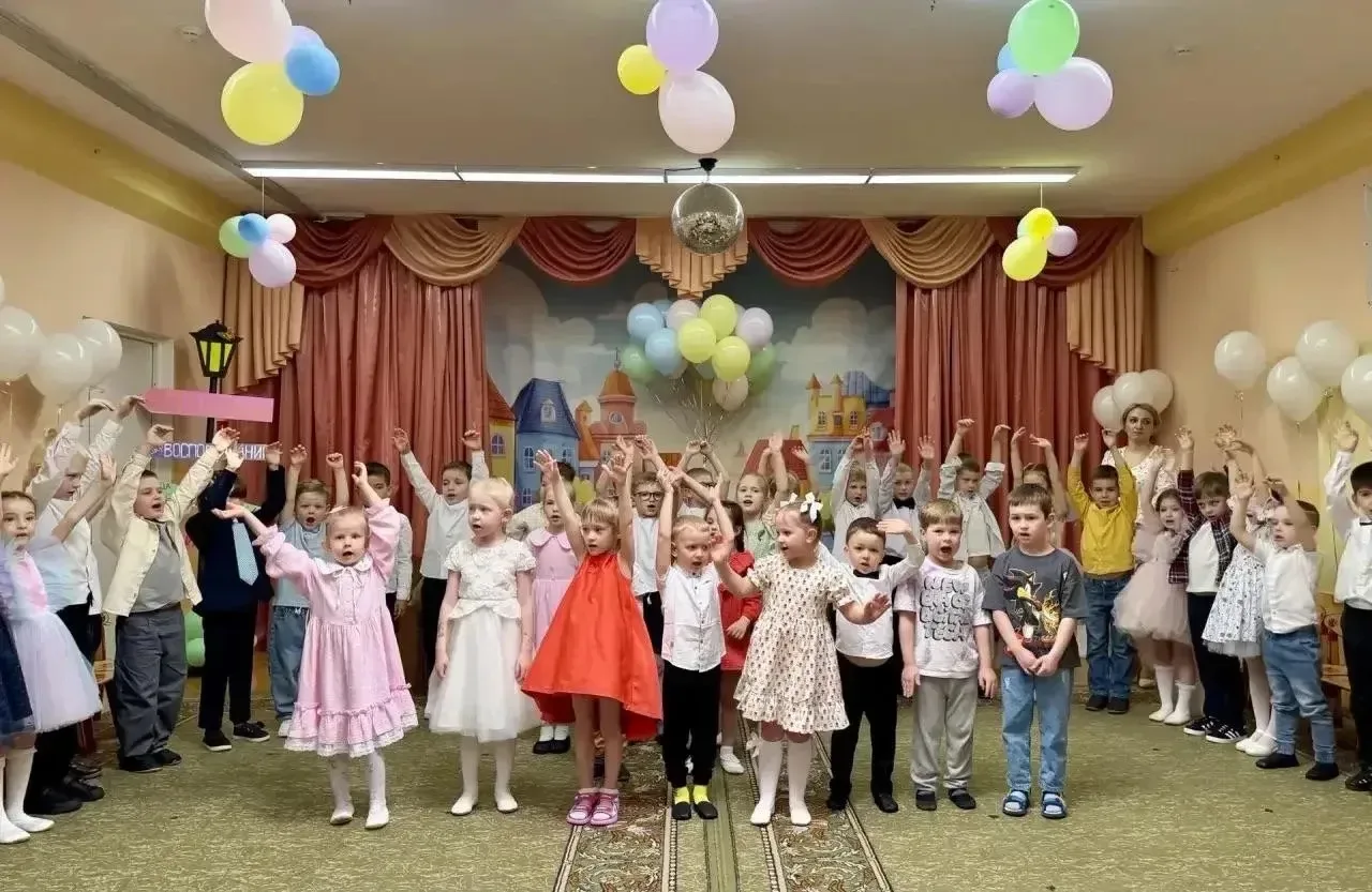 ДО СВИДАНИЯ, ДЕТСКИЙ САД! ВОЛШЕБНОЕ ПУТЕШЕСТВИЕ НА ВОЗДУШНОМ ШАРЕ 🎈  🐝✨ В этот особенный день в детс