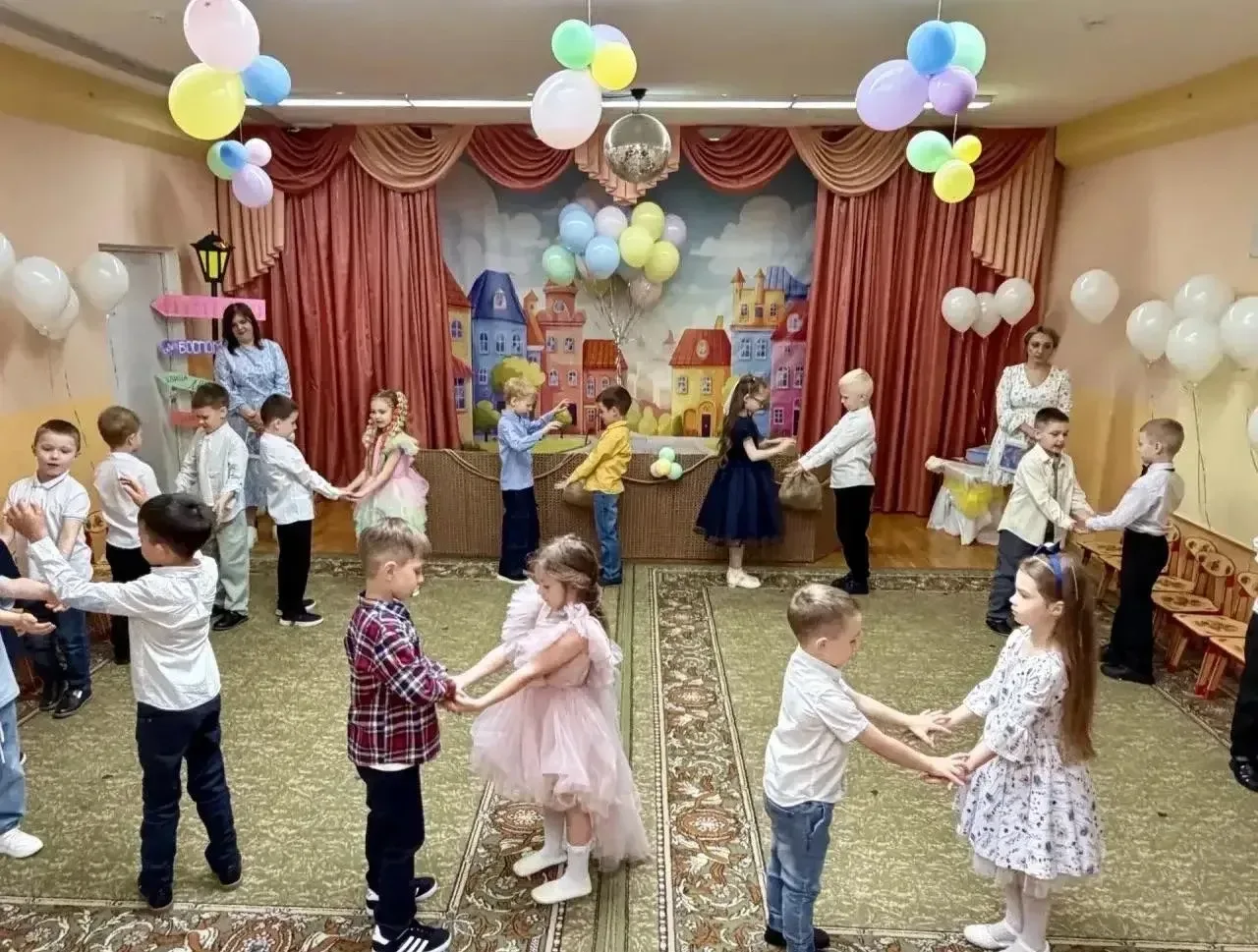ДО СВИДАНИЯ, ДЕТСКИЙ САД! ВОЛШЕБНОЕ ПУТЕШЕСТВИЕ НА ВОЗДУШНОМ ШАРЕ 🎈  🐝✨ В этот особенный день в детс
