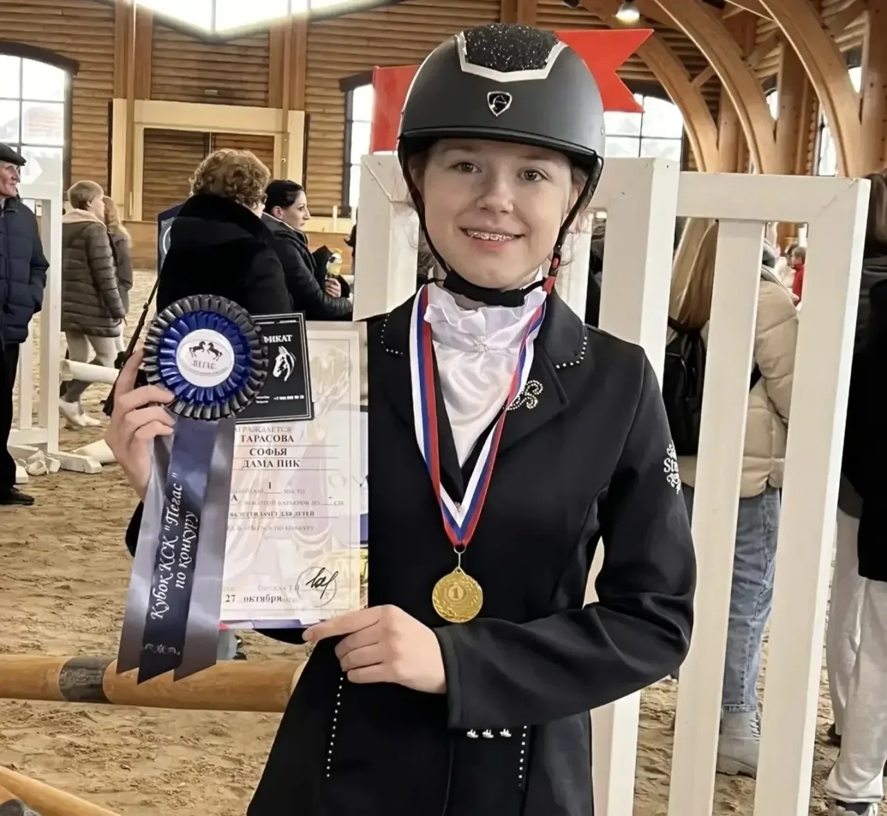 🐎  КОНКУР: ИСТОРИЯ СОНИ, КОТОРАЯ НЕ УМЕЕТ ПРОИГРЫВАТЬ  В 7 утра в воскресенье большинство подростков