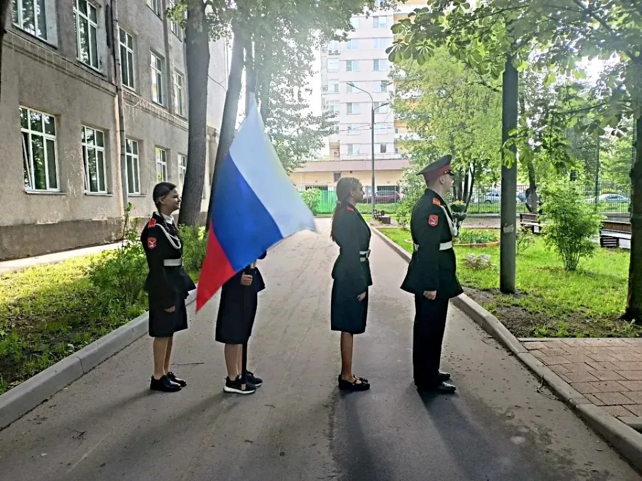 🇷🇺 ЧЕСТВУЕМ ЛУЧШИХ, ВДОХНОВЛЯЕМ ВСЕХ  Сегодня в нашей школе прошла торжественная церемония поднятия 