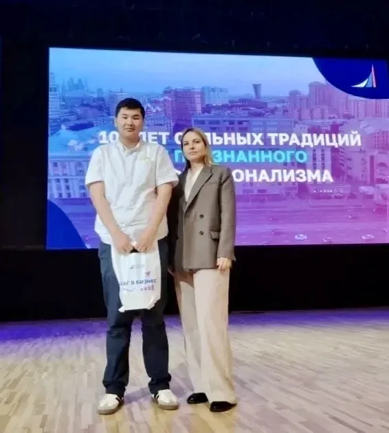 🚀 Проект учеников ИТШ высоко оценен членами жюри «Шаг в бизнес»!  Нурисламбек А. и Андрей Е. — коман